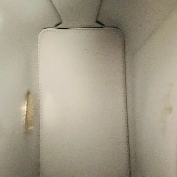 Stunning and Classic Kate Spade Purse. - Picture 5 of 7